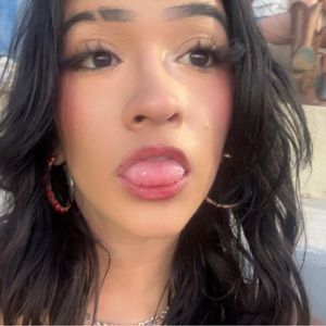 Meet your Posher, Iris